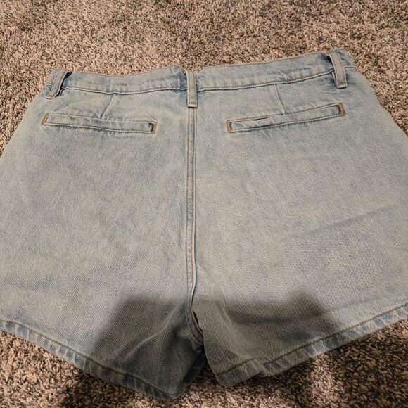 NWT Frame Le Bardot Exposed Button Jean Shorts Trevi Light Blue Wash 30 - Picture 4 of 5